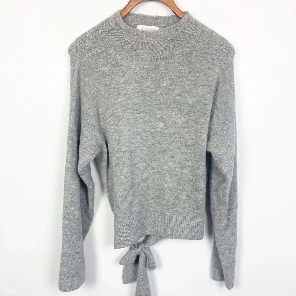 WAYF Luxurious Gray Sweater W Tie Size Medium